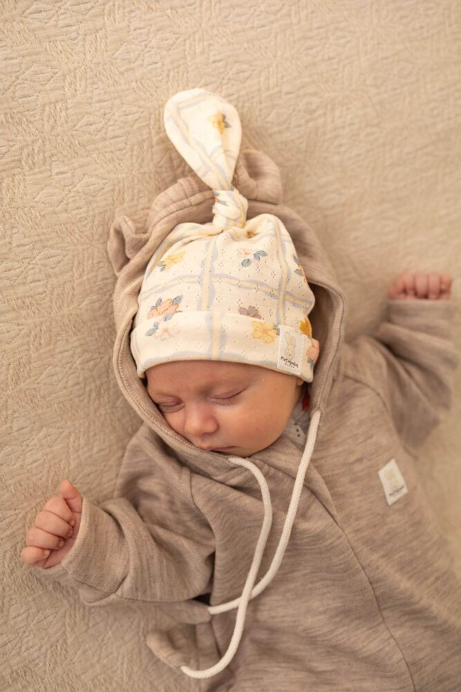 Czapeczka ażurkowa dla dzieci i niemowląt kwiatuszki w kratce