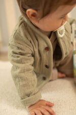 Kurteczka muślinowa wiosenno-letnia oliwkowa zieleń - obrazek 4