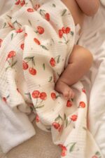 Otulacz muślinowy dla niemowląt (dwuwarstwowy) / jednostronny z chwostami słoneczne owocki - wisienki - obrazek 4