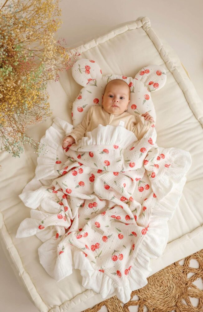 Kocyk muślinowy dla niemowląt (czterowarstwowy) / otulacz dwustronny z falbanką słoneczne owocki - wisienki