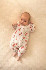 Rampers niemowlęcy muślinowy słoneczne owocki - wisienki