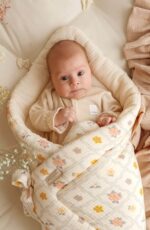 Rożek niemowlęcy muślinowy kwiatuszki w kratce - natural - obrazek 2