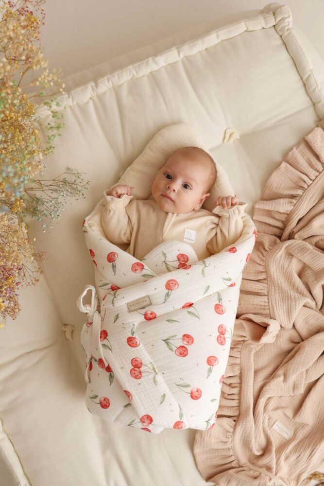 Rożek niemowlęcy muślinowy słoneczne owocki - wisienki - natural