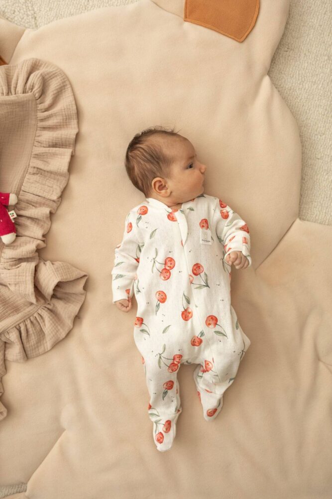 Ażurkowe śpioszki niemowlęce słoneczne owocki - wisienki