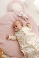 Ażurkowy śpiworek dla niemowląt kwiatuszki w kratce - obrazek 2