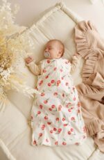 Ażurkowy śpiworek dla niemowląt słoneczne owocki - wisienki